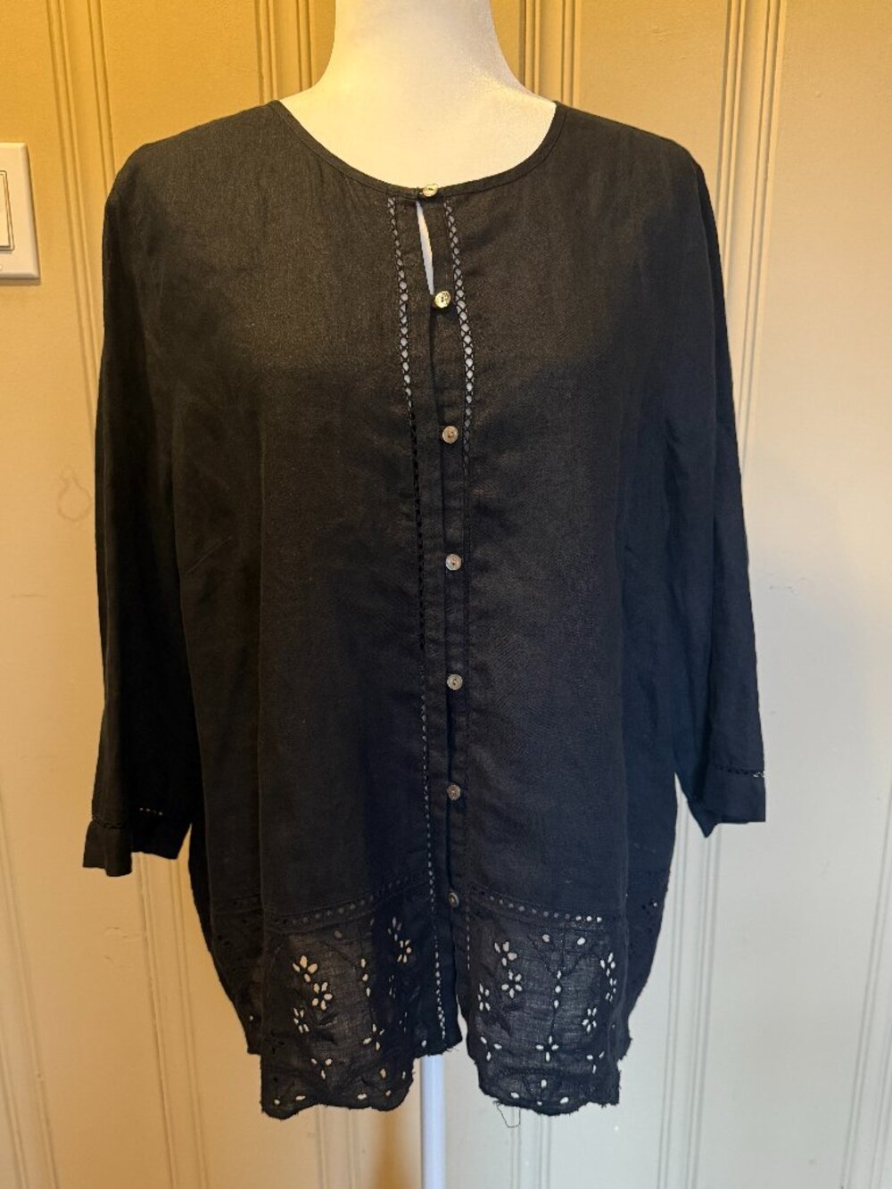 J. Jill Love Linen Black Button Up Blouse Top Floral Eyelet Trim 3/4 Sleeve